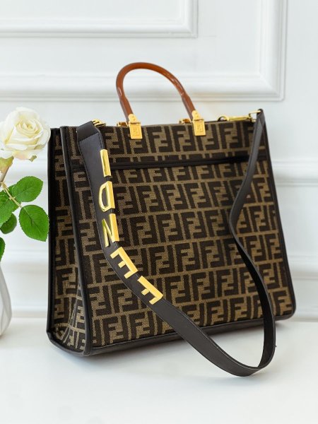 شنتة FENDI