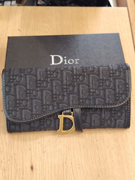 جزدان من DIOR