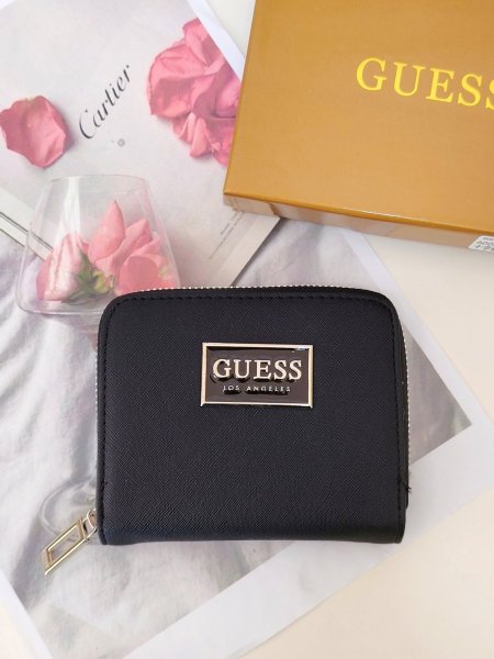 جزدان من GUESS